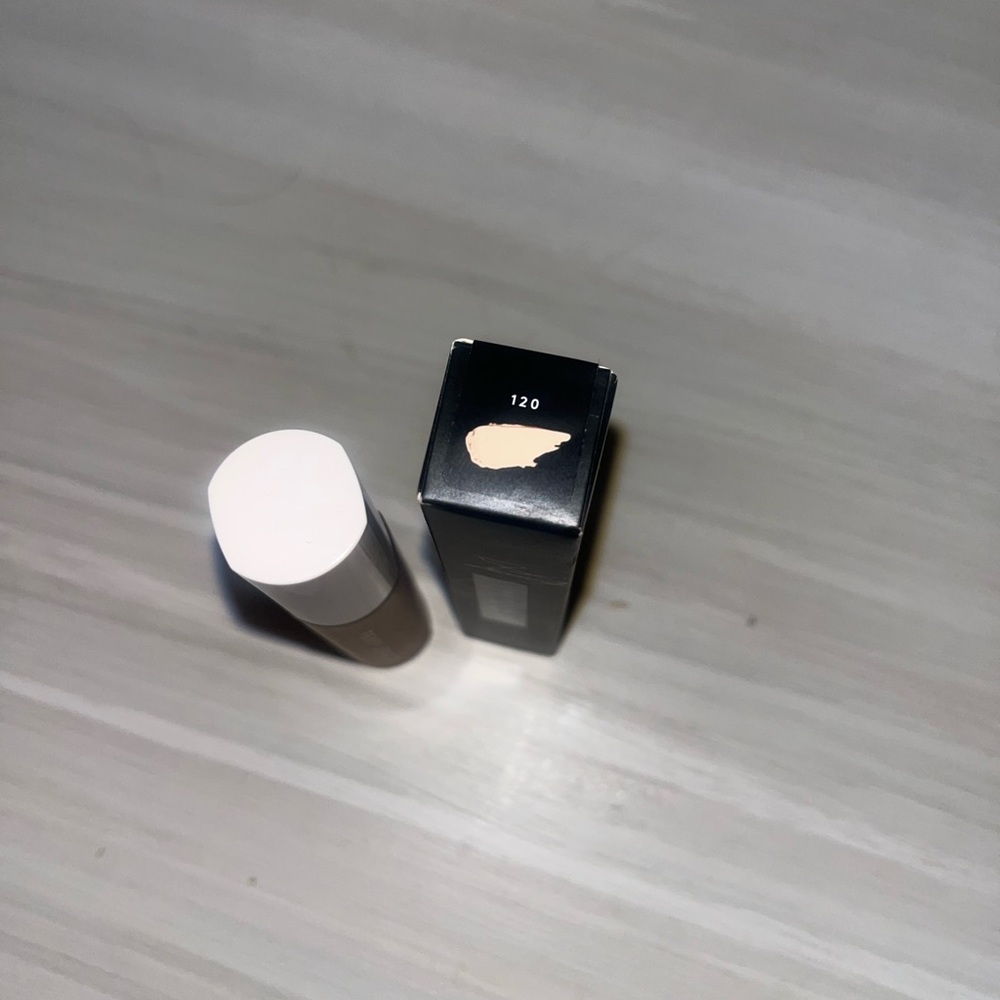 Fenty Concealer - Picture 2 of 2